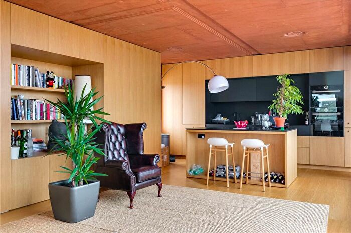 3 Bedroom Flat To Rent In Upper Street, Islington, N1