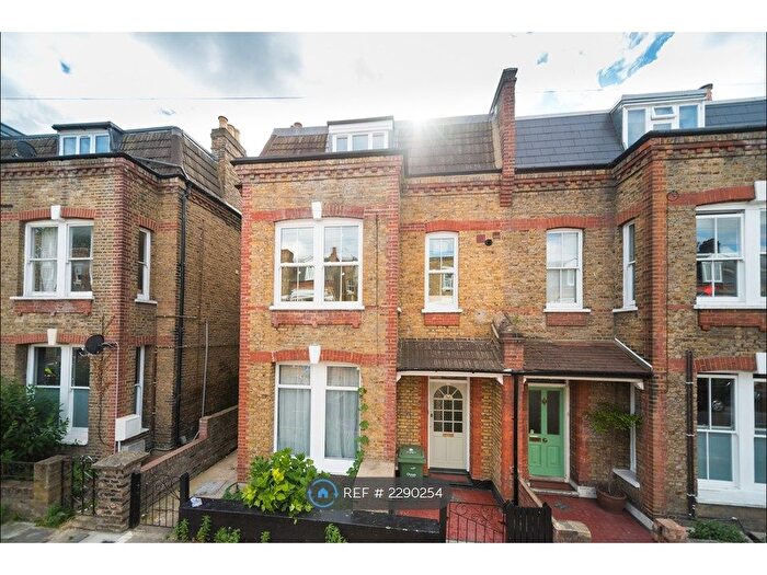 2 Bedroom Flat To Rent In Arlingford Road, London, SW2
