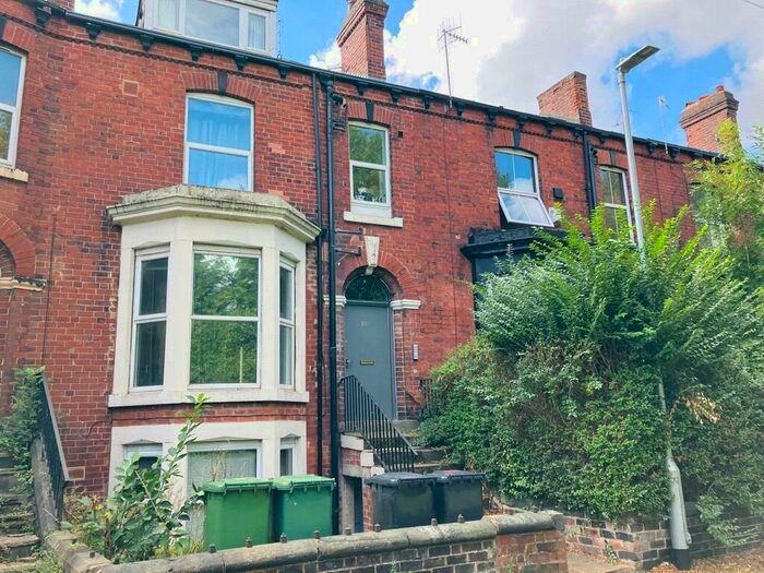 2 Bedroom Apartment To Rent In Flat Cambrian Terrace, LS11