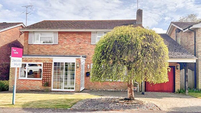 4 Bedroom Detached House For Sale In Monks Orchard, Petersfield, Hampshire, GU32