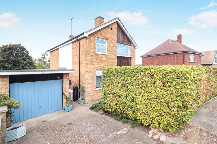 3 Bedroom Detached House For Sale In St. Marys Avenue, Rushden, NN10