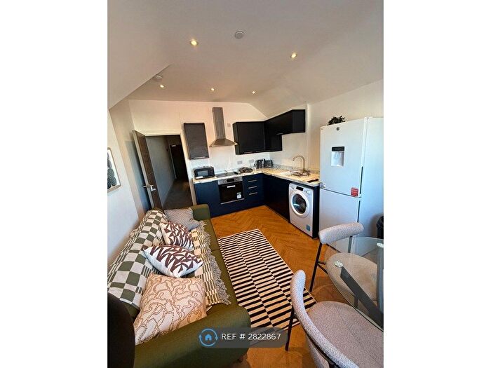 2 Bedroom Flat To Rent In North Road, Cardiff, CF14