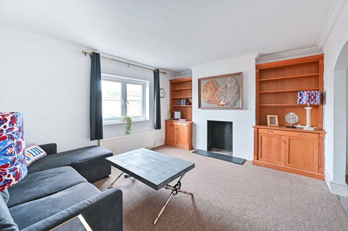2 Bedroom Flat For Sale In Bedford Road, Clapham North, London, SW4