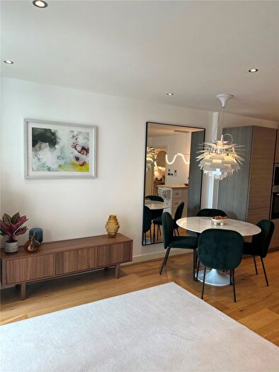 2 Bedroom Flat For Sale In Glenbrook Apartments, Hammersmith, W6
