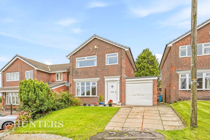 3 Bedroom Detached House For Sale In Coupland Close, Oldham, OL4