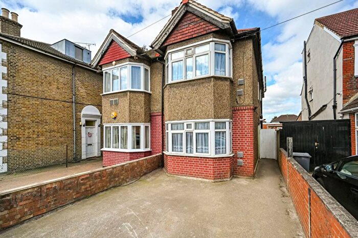 3 Bedroom Semi-Detached House To Rent In Hibernia Road, Hounslow, TW3