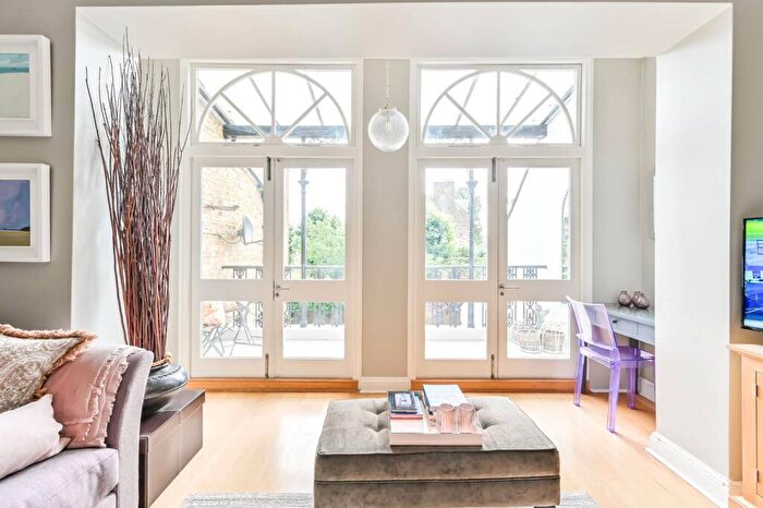 2 Bedroom Flat To Rent In Bolingbroke Grove, Wandsworth Common, London, SW11