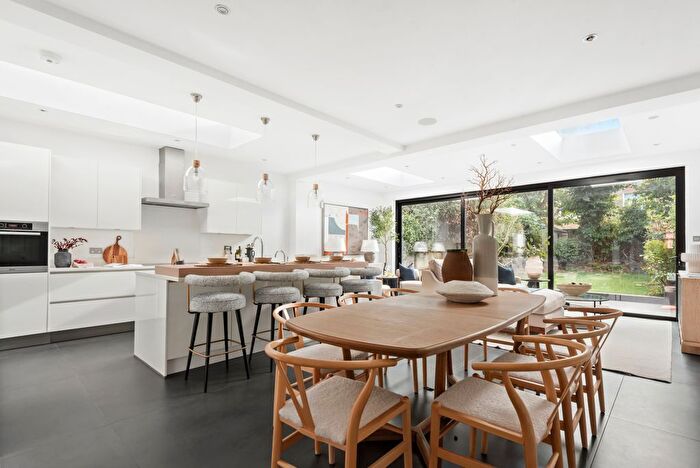 6 Bedroom Terraced House For Sale In Drakefield Road, SW17