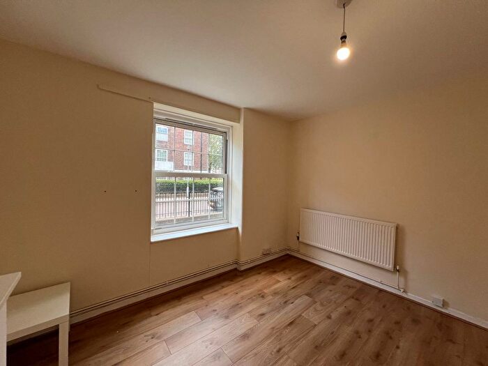 3 Bedroom Flat To Rent In Stamford Hill, London, N16
