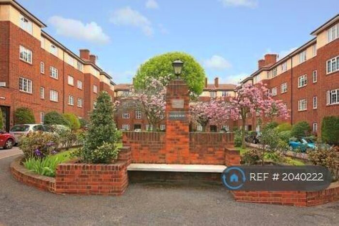 3 Bedroom Flat To Rent In Danescroft, London, NW4