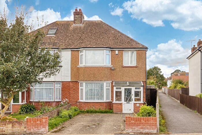 3 Bedroom Semi Detached House For Sale In Salisbury Avenue, Broadstairs, Kent, CT10