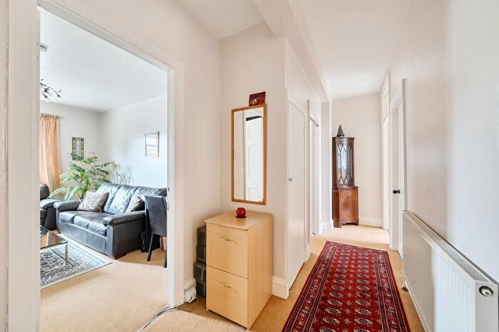 1 Bedroom Flat For Sale In Brent Street, Hendon, NW4