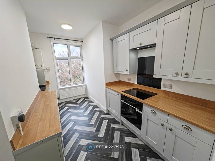 2 Bedroom Flat To Rent In Teignmouth Road, Torquay, TQ1