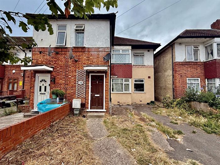 2 Bedroom Maisonette For Sale In Livingstone Road, Southall, UB1