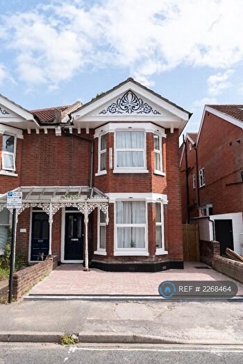 6 Bedroom Semi Detached House To Rent In Morris Road, Southampton, SO15