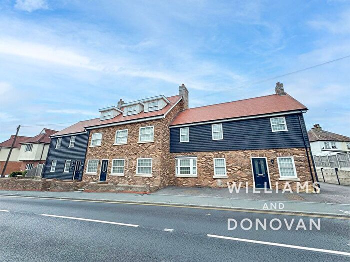 2 Bedroom Flat For Sale In North Street, Rochford, SS4