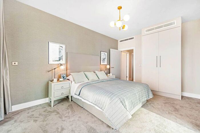 2 Bedroom Flat To Rent In Gwynne Road, Battersea Square, London, SW11