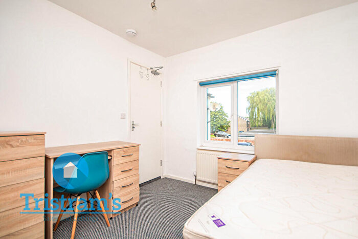 5 Bedroom Flat To Rent In Leengate, Lenton, NG7