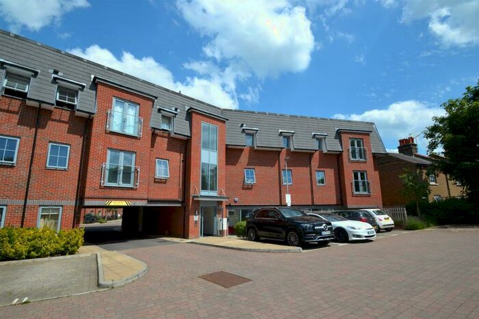 3 Bedroom Flat To Rent In Scotts Road, Bromley, BR1