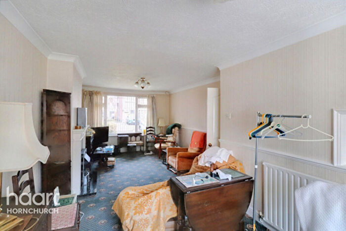 3 Bedroom Semi Detached House For Sale In Wiltshire Avenue, Hornchurch, RM11