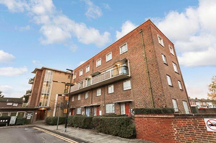 2 Bedroom Maisonette For Sale In Turner Avenue, Tottenham, N15