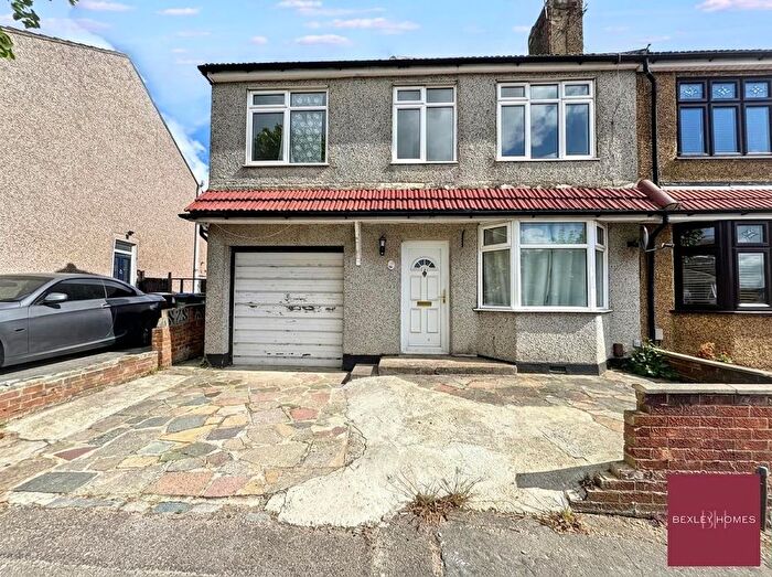 4 Bedroom Semi Detached House To Rent In Dryhill Road, Belvedere, DA17