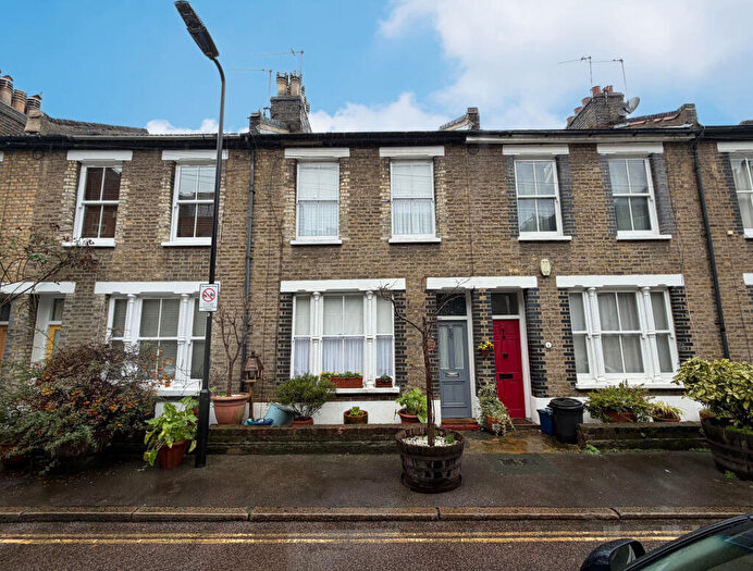 Terraced House For Sale In Gould Terrace, Hackney, London, E8