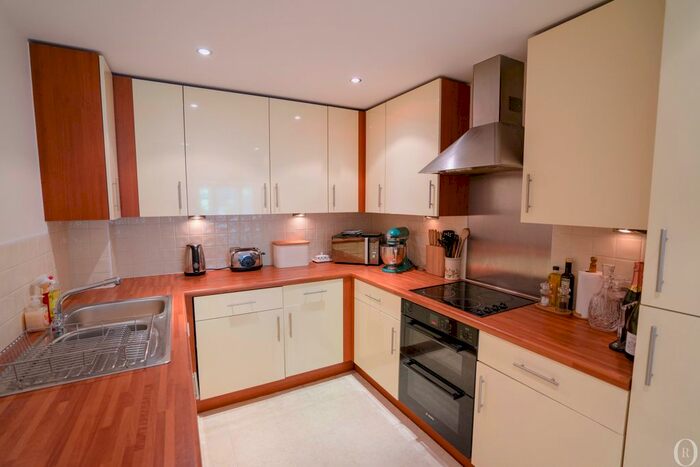 2 Bedroom Flat To Rent In The Laurels, Knighton Park Road, Leicester, LE2