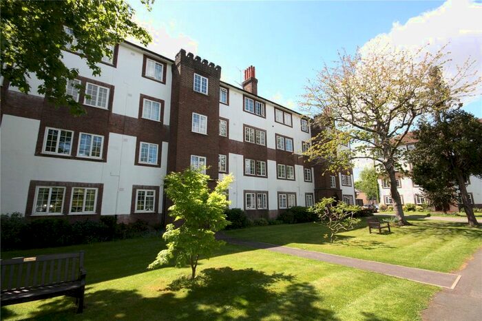 1 Bedroom Flat To Rent In Gloucester Court, Kew Road, Kew Gardens, Surrey, TW9