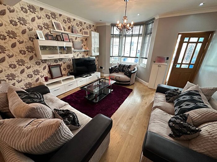 3 Bedroom Terraced House For Sale In Gordon Road, Southall, UB2