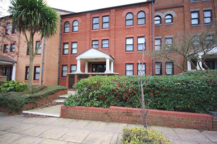2 Bedroom Flat To Rent In Marks Court, Southend On Sea, SS1