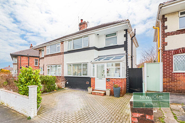 3 Bedroom Semi Detached House For Sale In Fairway North Wirral, CH62