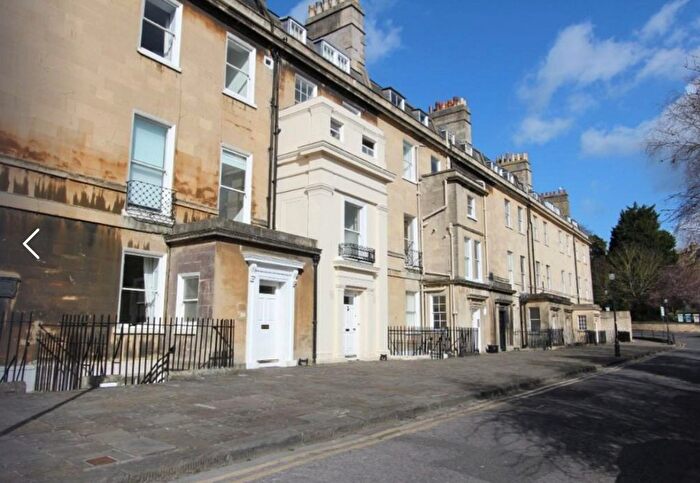 2 Bedroom Flat For Sale In Queens Parade, Bath, BA1