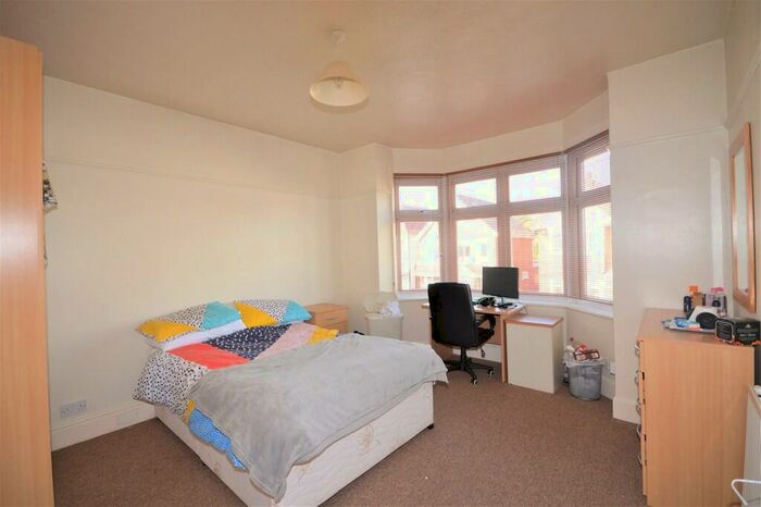 4 Bedroom Detached House To Rent In Heathwood Road, Winton, Bournemouth, BH9