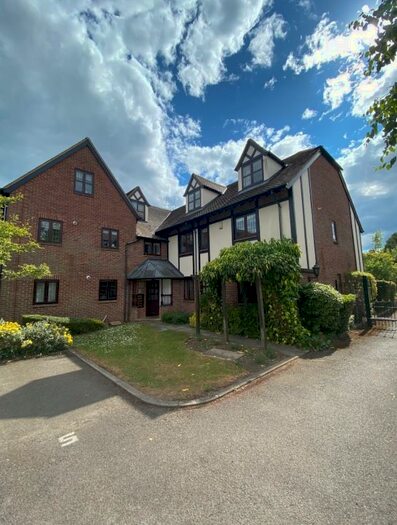 3 Bedroom Apartment To Rent In Banbury Road, North Oxford, OX2