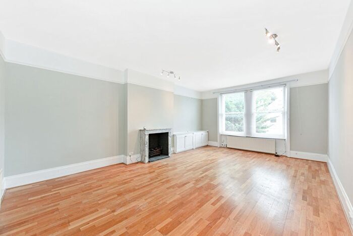 3 Bedroom Flat To Rent In Canfield Gardens, London, NW6