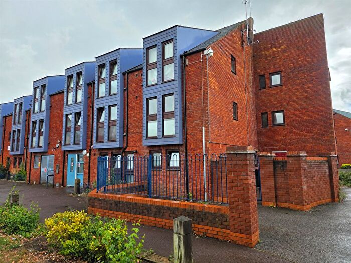 1 Bedroom Flat For Sale In Wycliffe End, Aylesbury, HP19