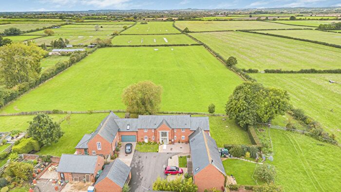 4 Bedroom Barn Conversion For Sale In Home Farm Mews, Denchworth, OX12