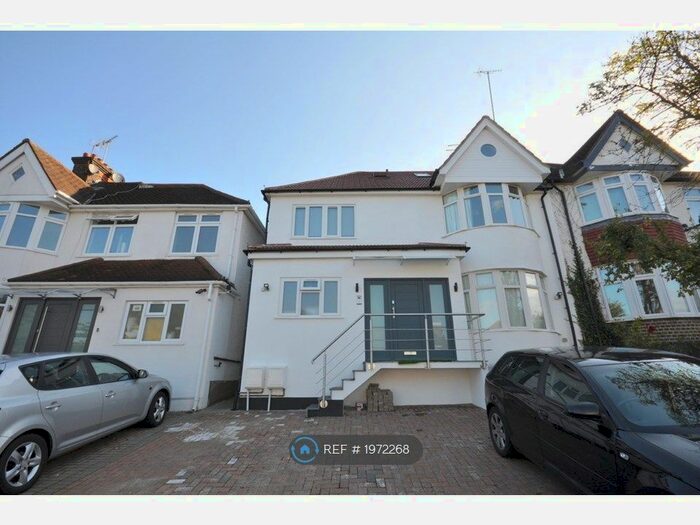 5 Bedroom Flat To Rent In St. Marys Crescent, London, NW4