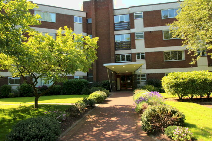 3 Bedroom Apartment To Rent In Petersham Place, Harrisons Road, B15