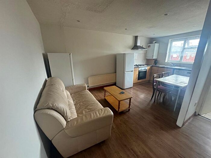 2 Bedroom Flat To Rent In East Road, Edgware, HA8