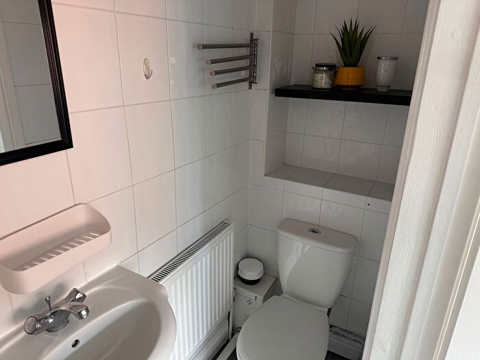 Studio To Rent In High Street, Luton, LU4