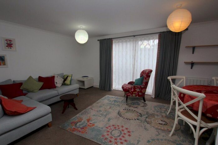 2 Bedroom Flat To Rent In Bradford Road, Swindon, SN1