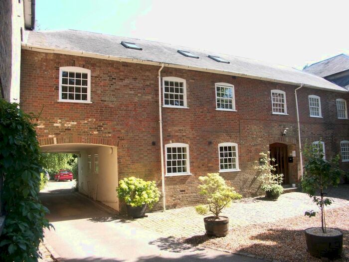 1 Bedroom Flat To Rent In Royal Court, Tring, HP23