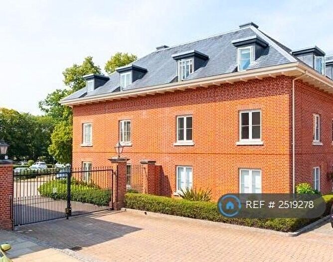 2 Bedroom Flat To Rent In Balls Park, Hertford, SG13