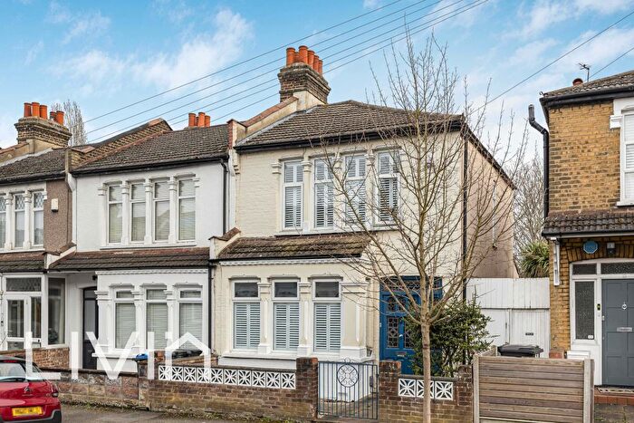 3 Bedroom End Terrace House For Sale In Estcourt Road, South Norwood, SE25