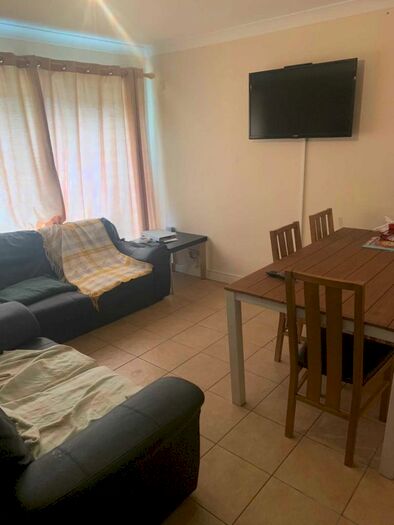 5 Bedroom Semi-Detached House To Rent In Long Barn Lane, Reading, RG2