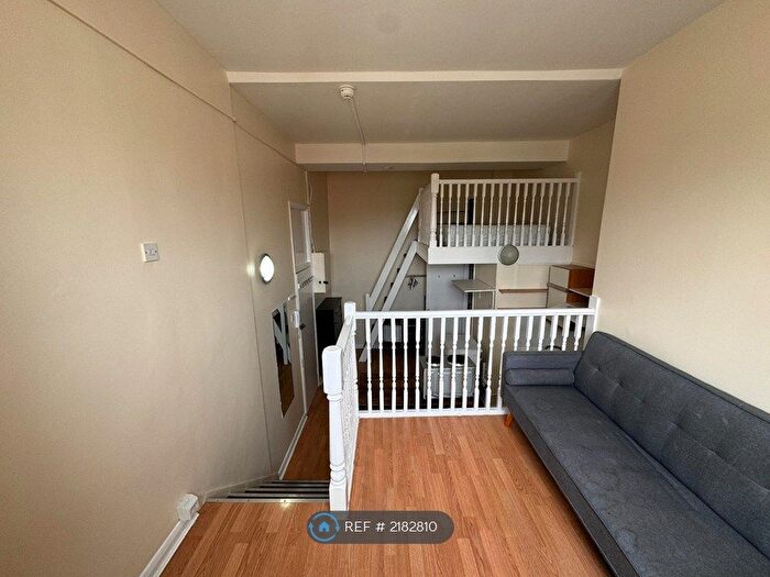 Studio To Rent In High Road Leytonstone, London, E11