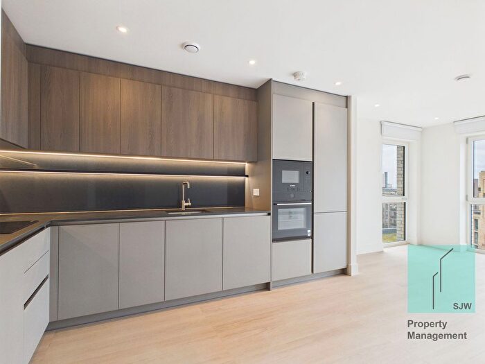 2 Bedroom Flat To Rent In Maple Mews, Bow View Apartments, E3