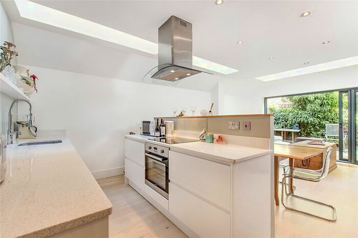 2 Bedroom Flat To Rent In Harbledown Road, Fulham, SW6